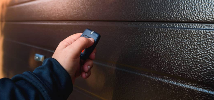 automatic door opener with remote control in Ventura